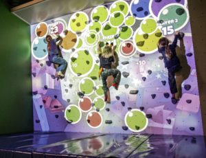 Escalade_funsportfactory_quizroom_anniversaire_famille_enfants_escalade_sport_jeux_teamduilding_loisirs