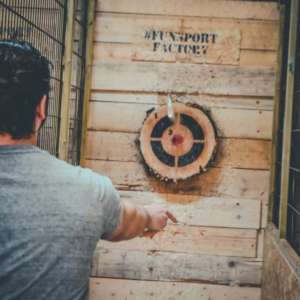 Lancé De Hache-bourges-lancer-de-hache-fun-factory-teambuilding-pizza-bières