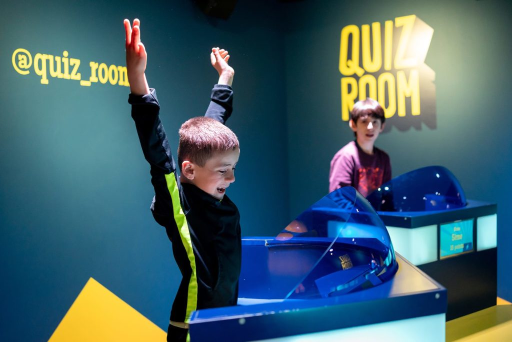 Idées d’activités pour organiser un anniversaire adolescent bourges quiz room fun sport factory