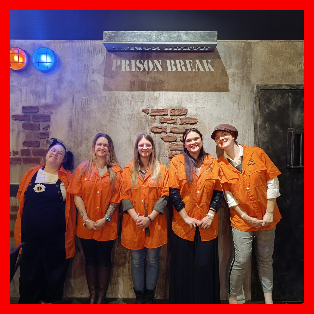 enterrement-vie-celibataire-activite-originale-bourges-fun-sport-factory-karaoke-lancer-de-hache-salle-de-quiz-escape-game
