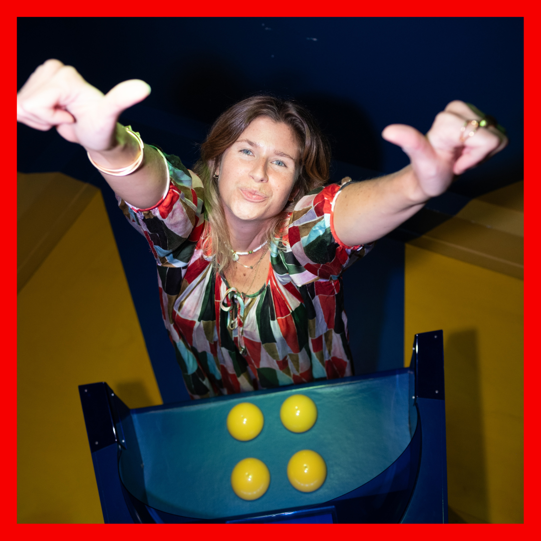 que-faire-a-Bourges-en-juillet-etablissement-de-loisirs-fun-sport-factory-escape-game-karaoke-murder-party-salle-de-quiz-lancer-de-hache.
